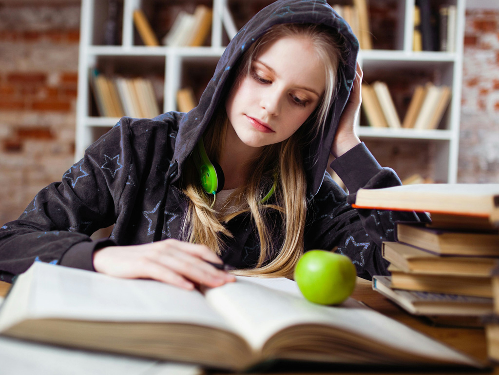 10 novelas actuales para leer en el instituto (que sí enganchan)